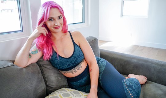 A chick with pink hair does not refuse her lover in sex in the first person